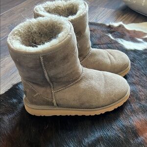 UGG Gray and Tan Sheepskin Boots Ankle Height